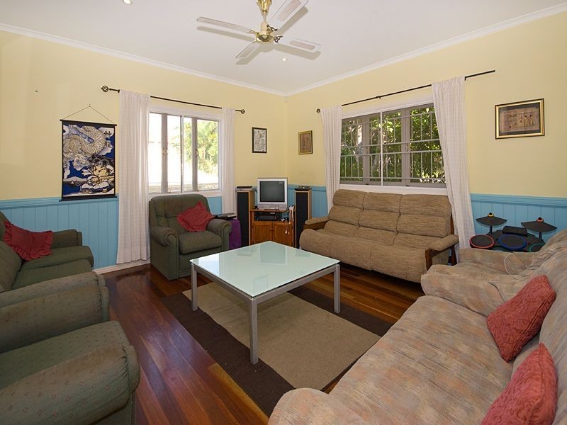 110 Martha Street, Camp Hill QLD 4152