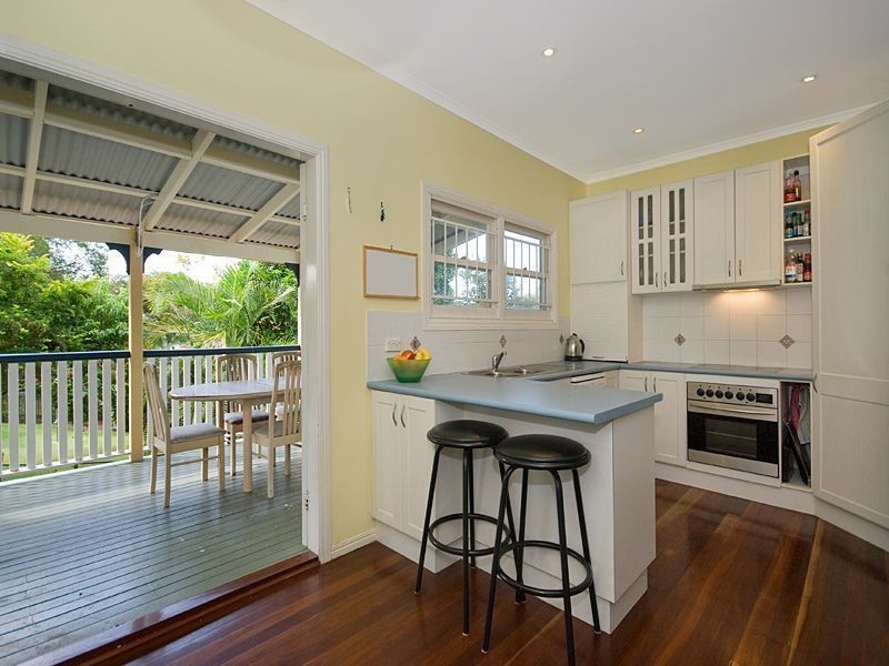 110 Martha Street, Camp Hill QLD 4152