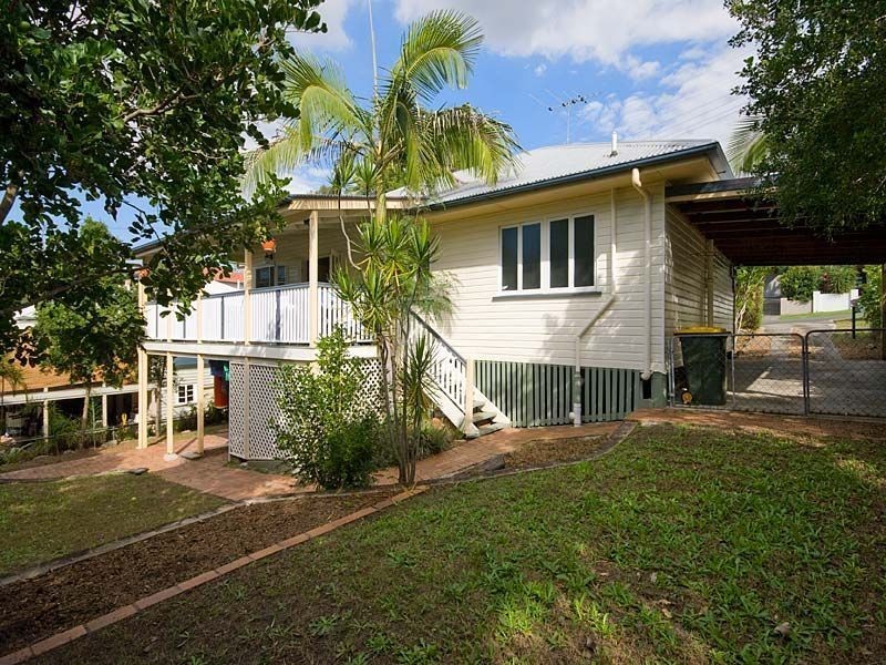 110 Martha Street, Camp Hill QLD 4152