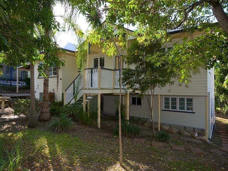 110 Martha Street, Camp Hill QLD 4152