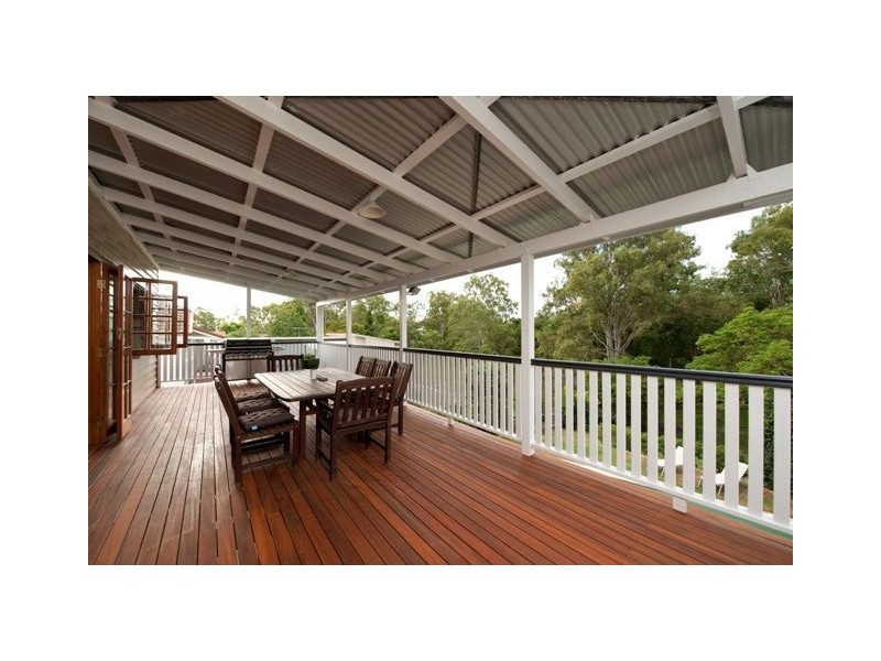 30 Solar Street, Coorparoo QLD 4151