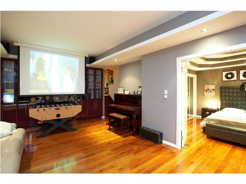 19 Garden Street, Greenslopes QLD 4120