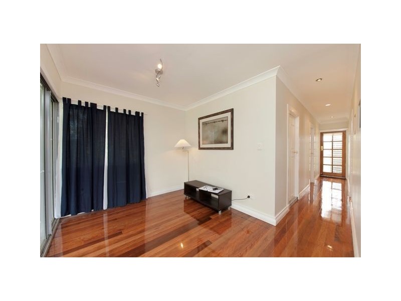 3 Rowland Street, Coorparoo QLD 4151