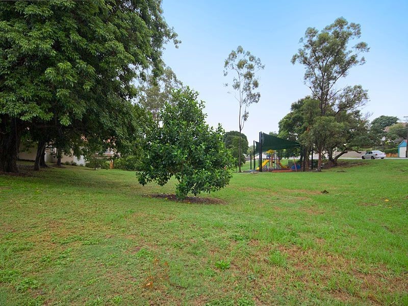 42 Coonara Street, Holland Park QLD 4121