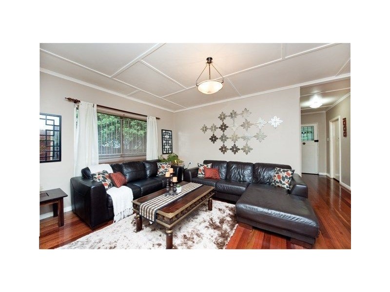 17 Barradine Street, Greenslopes QLD 4120