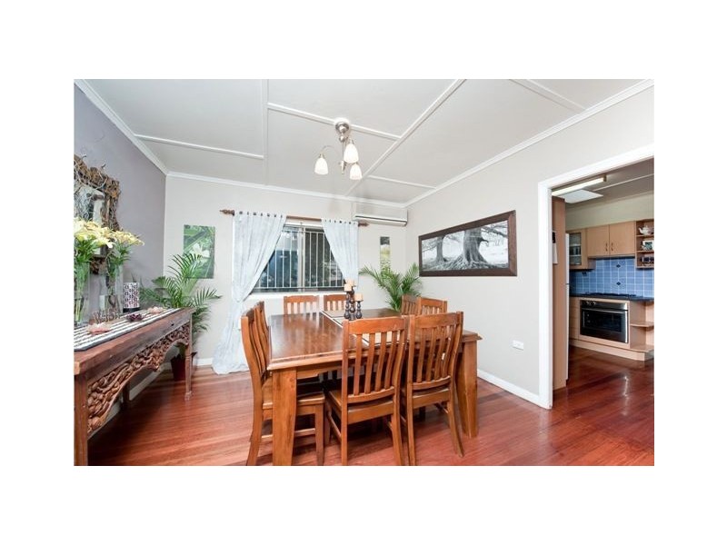 17 Barradine Street, Greenslopes QLD 4120