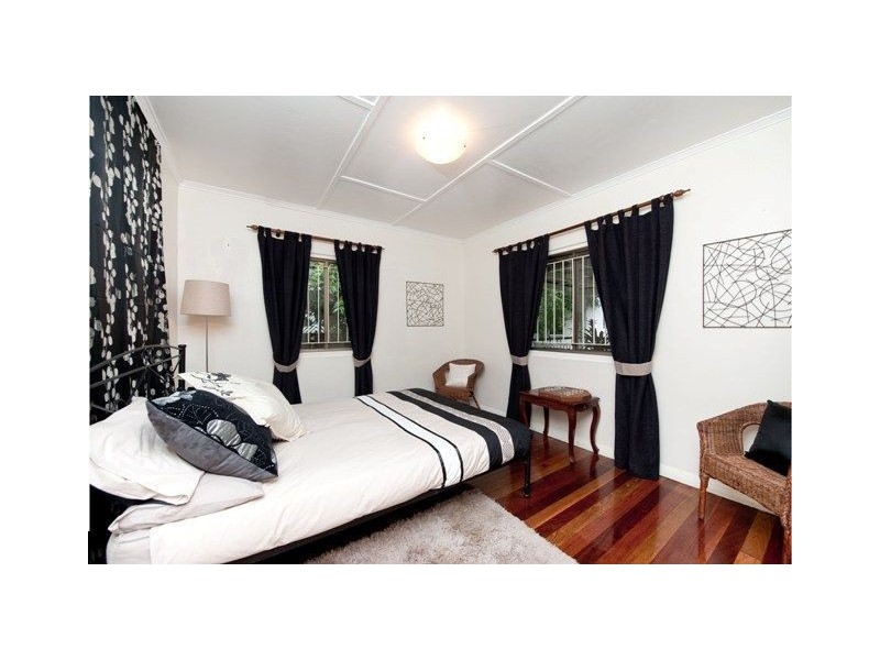 17 Barradine Street, Greenslopes QLD 4120