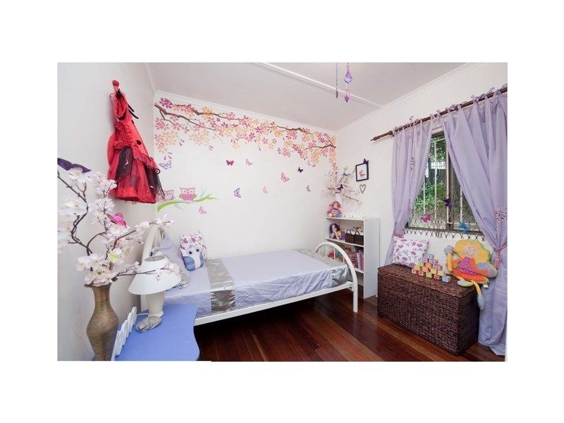 17 Barradine Street, Greenslopes QLD 4120