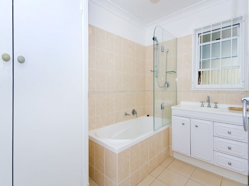 23 Lancaster Street, Coorparoo QLD 4151