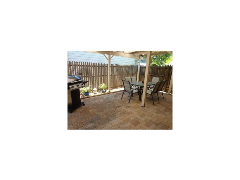 2/81 Tarana Street, Camp Hill QLD 4152