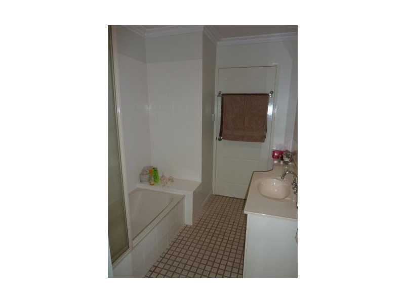 2/81 Tarana Street, Camp Hill QLD 4152