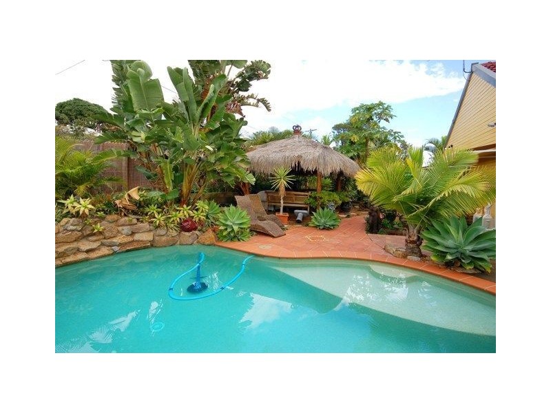 1 Galsworthy Street, Holland Park West QLD 4121