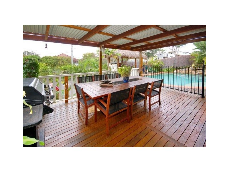 1 Galsworthy Street, Holland Park West QLD 4121