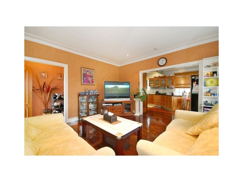 1 Galsworthy Street, Holland Park West QLD 4121