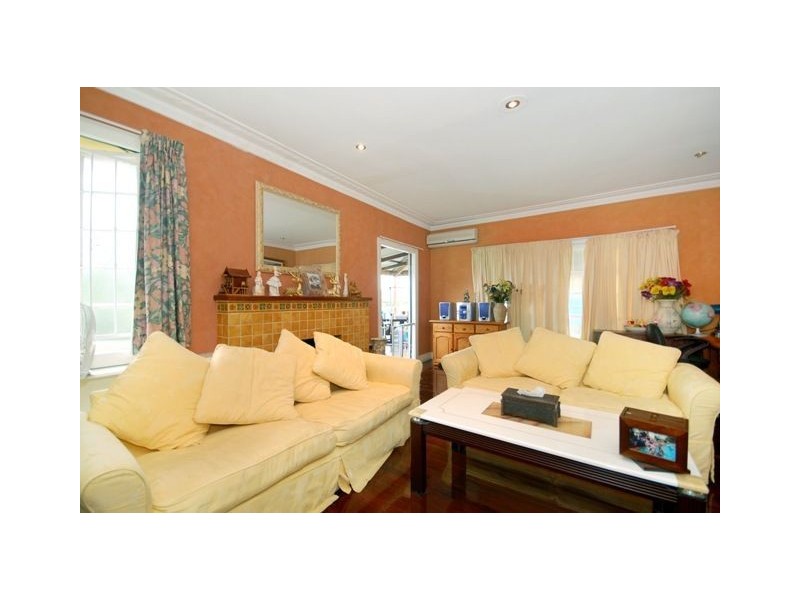 1 Galsworthy Street, Holland Park West QLD 4121