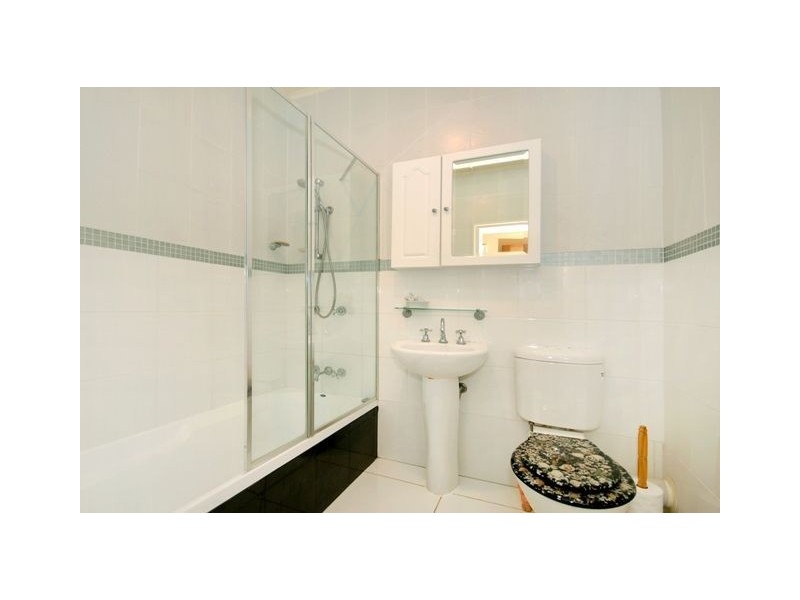 1 Galsworthy Street, Holland Park West QLD 4121