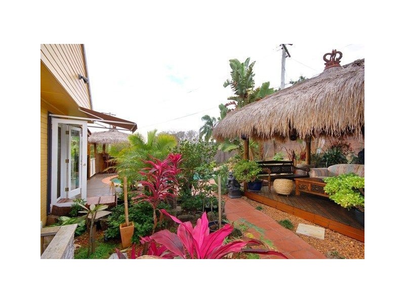 1 Galsworthy Street, Holland Park West QLD 4121