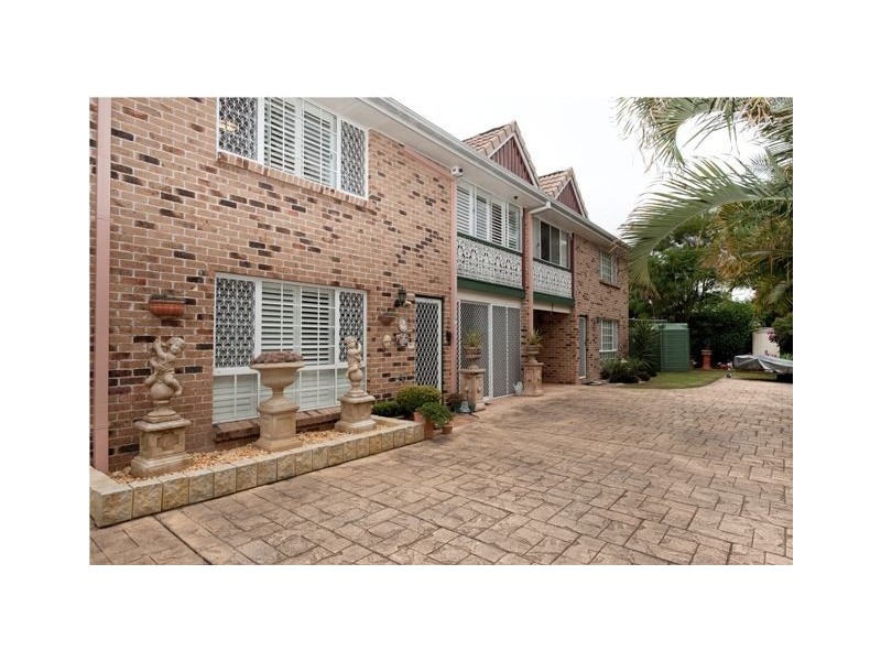 2/37 Cedar Street, Greenslopes QLD 4120