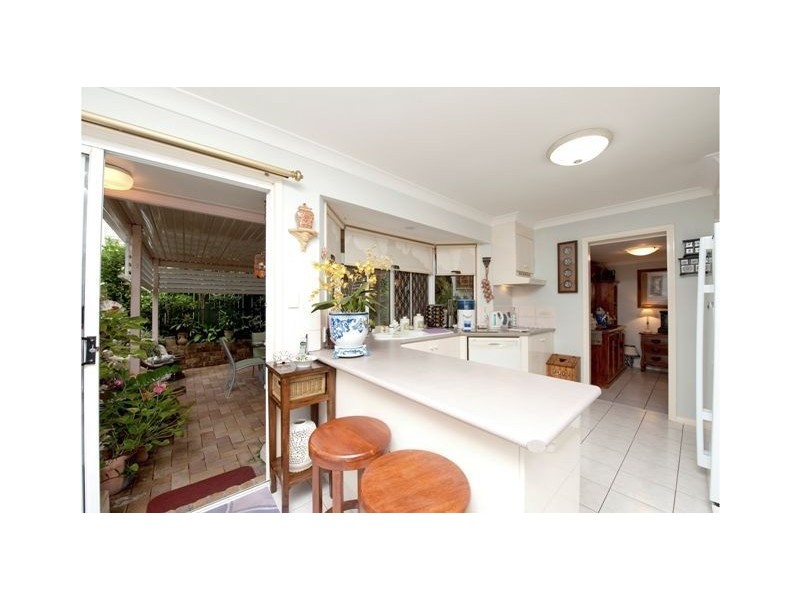 2/37 Cedar Street, Greenslopes QLD 4120