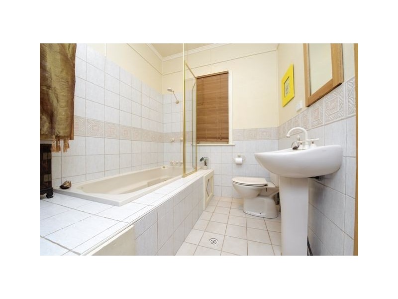 60 Raven Street, Camp Hill QLD 4152