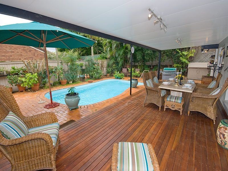 16 Naretha Street, Carindale QLD 4152