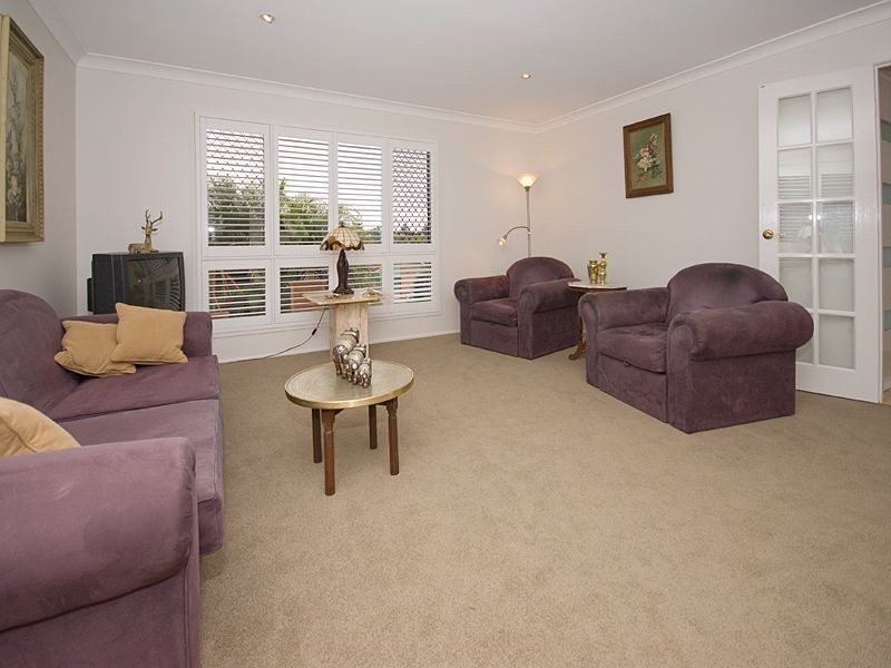 16 Naretha Street, Carindale QLD 4152