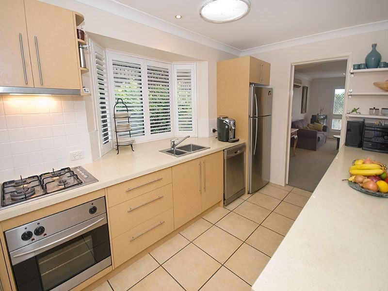 16 Naretha Street, Carindale QLD 4152