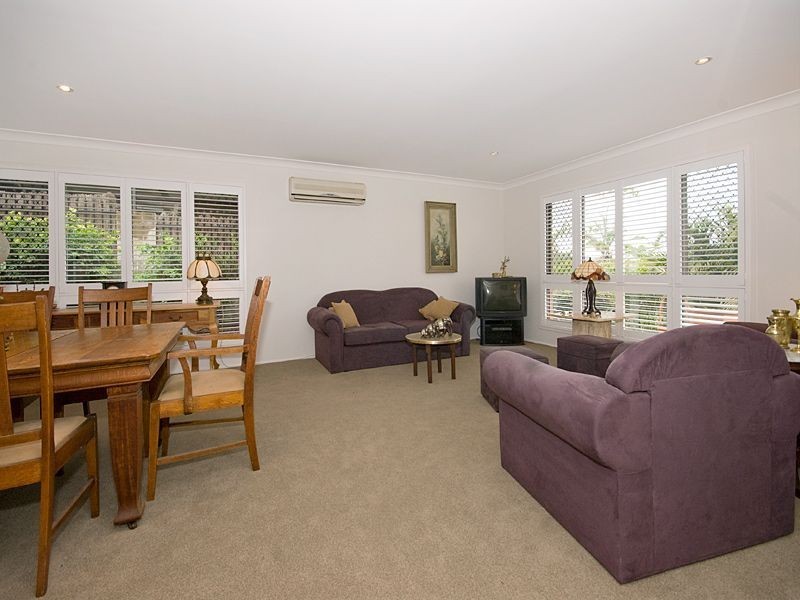 16 Naretha Street, Carindale QLD 4152