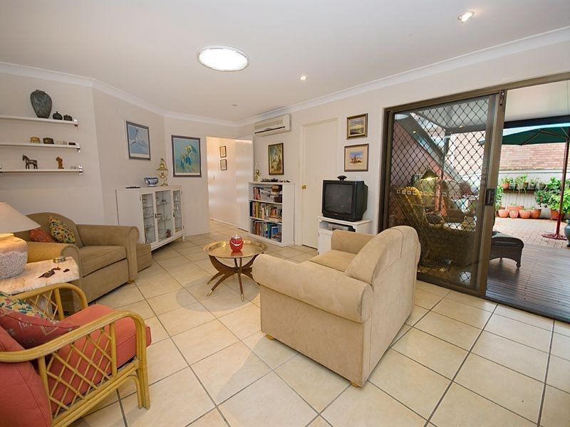 16 Naretha Street, Carindale QLD 4152