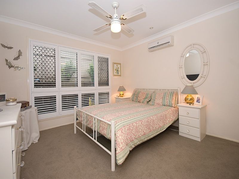 16 Naretha Street, Carindale QLD 4152