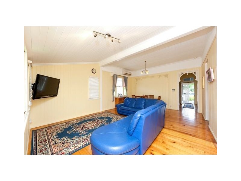 26 Thomas Street, Greenslopes QLD 4120
