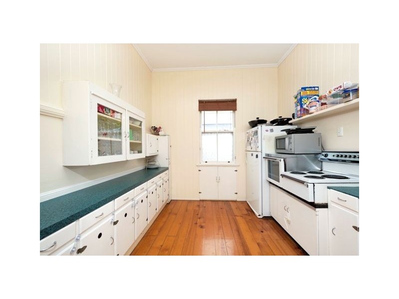 26 Thomas Street, Greenslopes QLD 4120