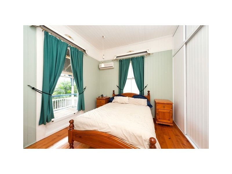 26 Thomas Street, Greenslopes QLD 4120