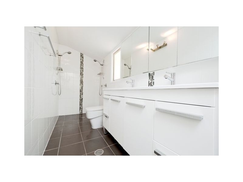 26 Thomas Street, Greenslopes QLD 4120