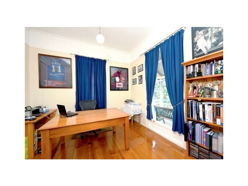 26 Thomas Street, Greenslopes QLD 4120