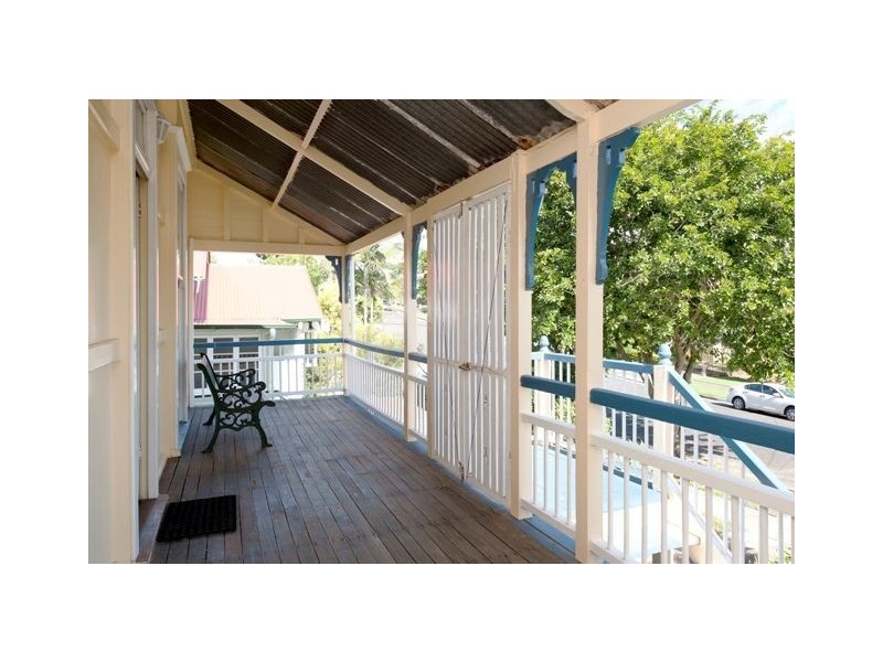 26 Thomas Street, Greenslopes QLD 4120