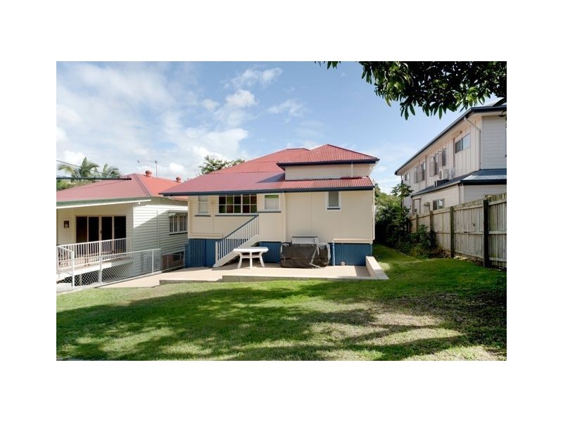 26 Thomas Street, Greenslopes QLD 4120