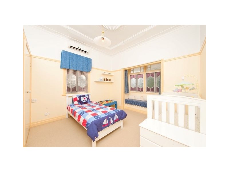 33 St Leonards Street, Coorparoo QLD 4151