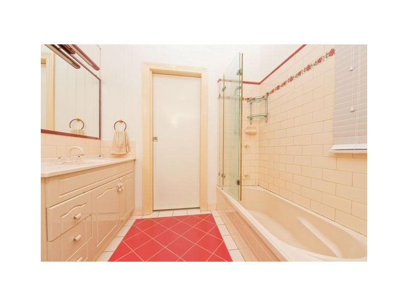 33 St Leonards Street, Coorparoo QLD 4151