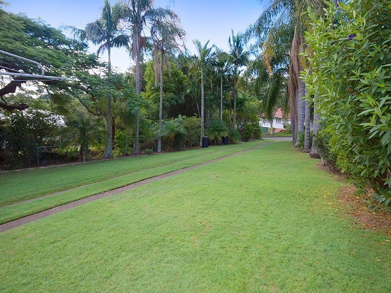 16 Mulsanne Street, Holland Park West QLD 4121