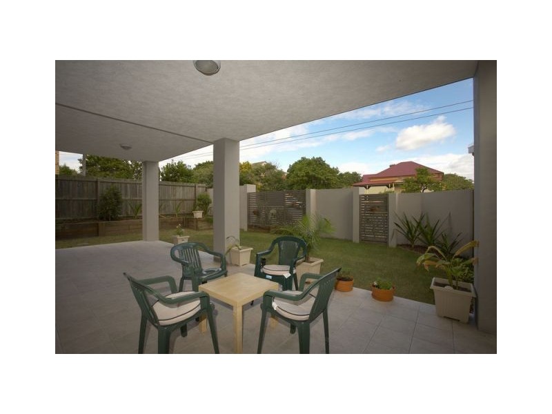 1/296 Cornwall Street, Greenslopes QLD 4120
