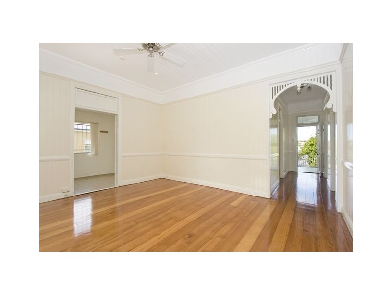 16 Lackey Avenue, Coorparoo QLD 4151