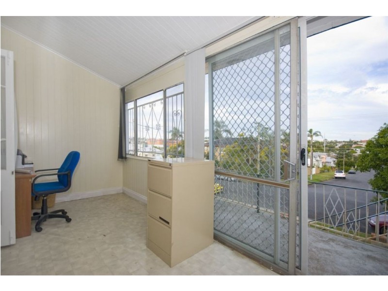 16 Lackey Avenue, Coorparoo QLD 4151