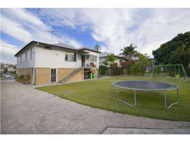 16 Lackey Avenue, Coorparoo QLD 4151