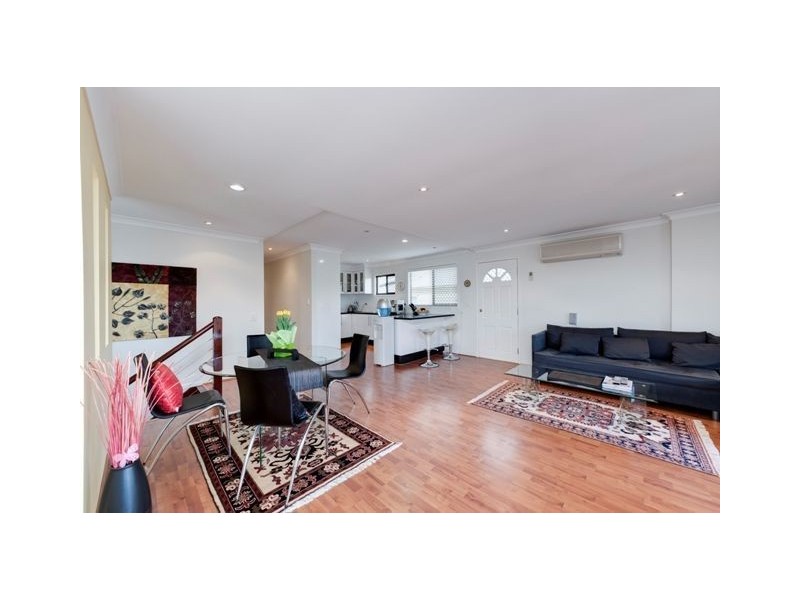 2 Drummond Street, Greenslopes QLD 4120