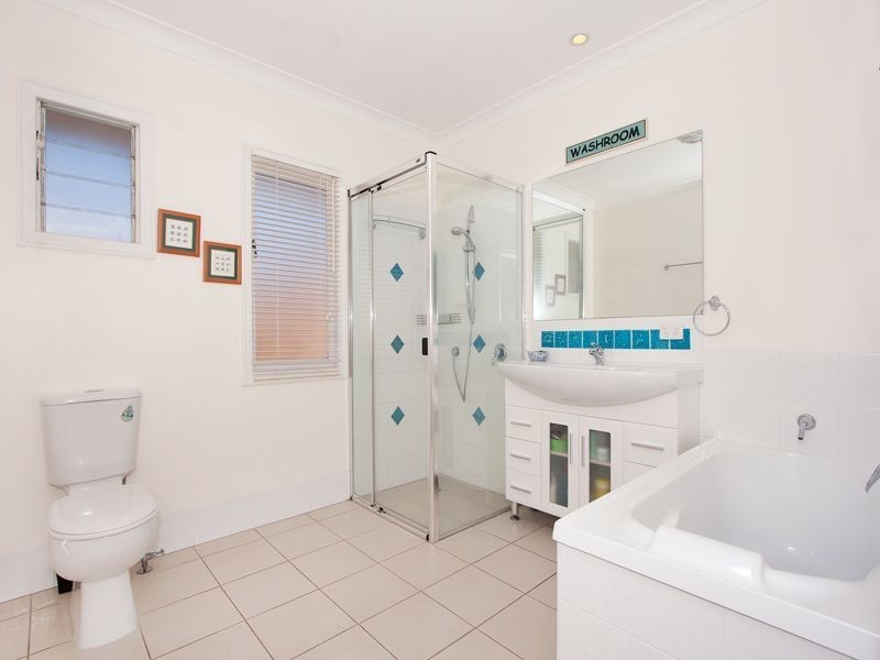 30 Oxley Drive, Holland Park QLD 4121