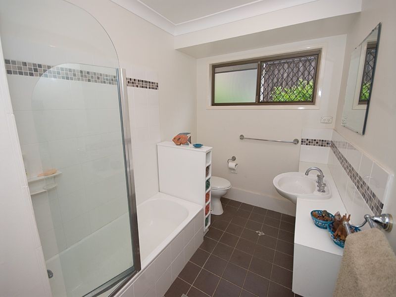 16 Naretha Street, Carindale QLD 4152