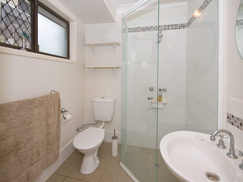 16 Naretha Street, Carindale QLD 4152