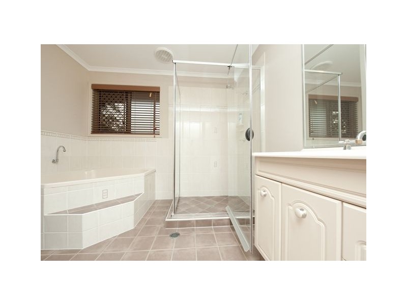 16 Melaleuca Place, Carindale QLD 4152