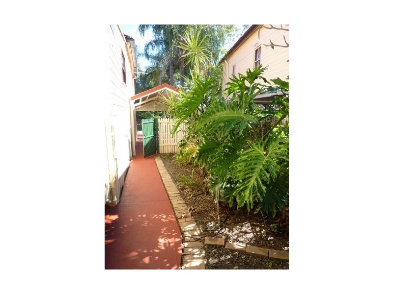 4 Guy Street, Woolloongabba QLD 4102